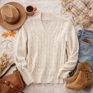 Liz Claiborne Winter White Cable Knit Long Sleeve V Neck Sweater. Ladies Medium